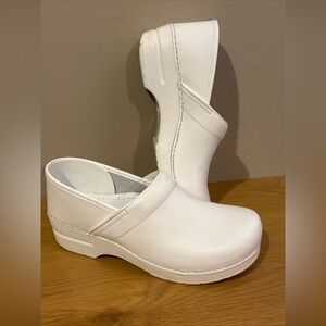 Dansko Professional  Shoes All White Clogs leather Comfort Sz 41